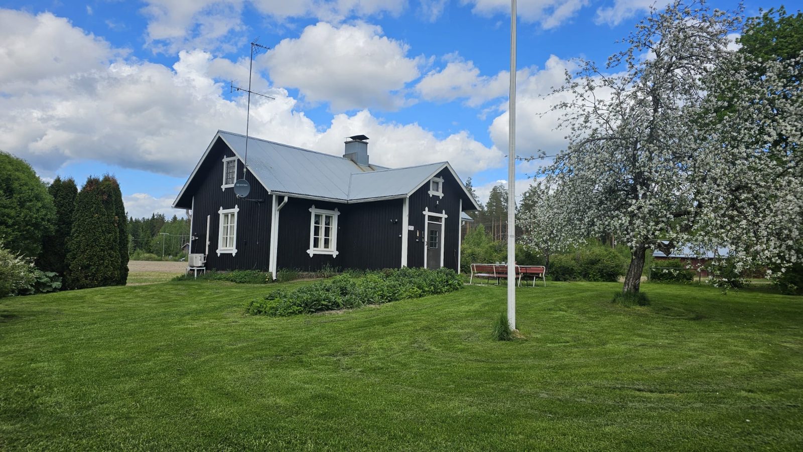 Jokilamökki oma ranta