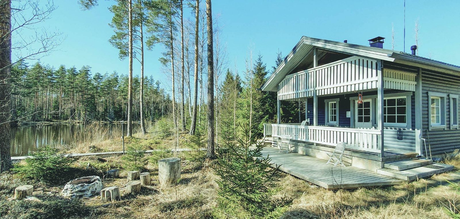 Pieni mökki omassa rauhassa