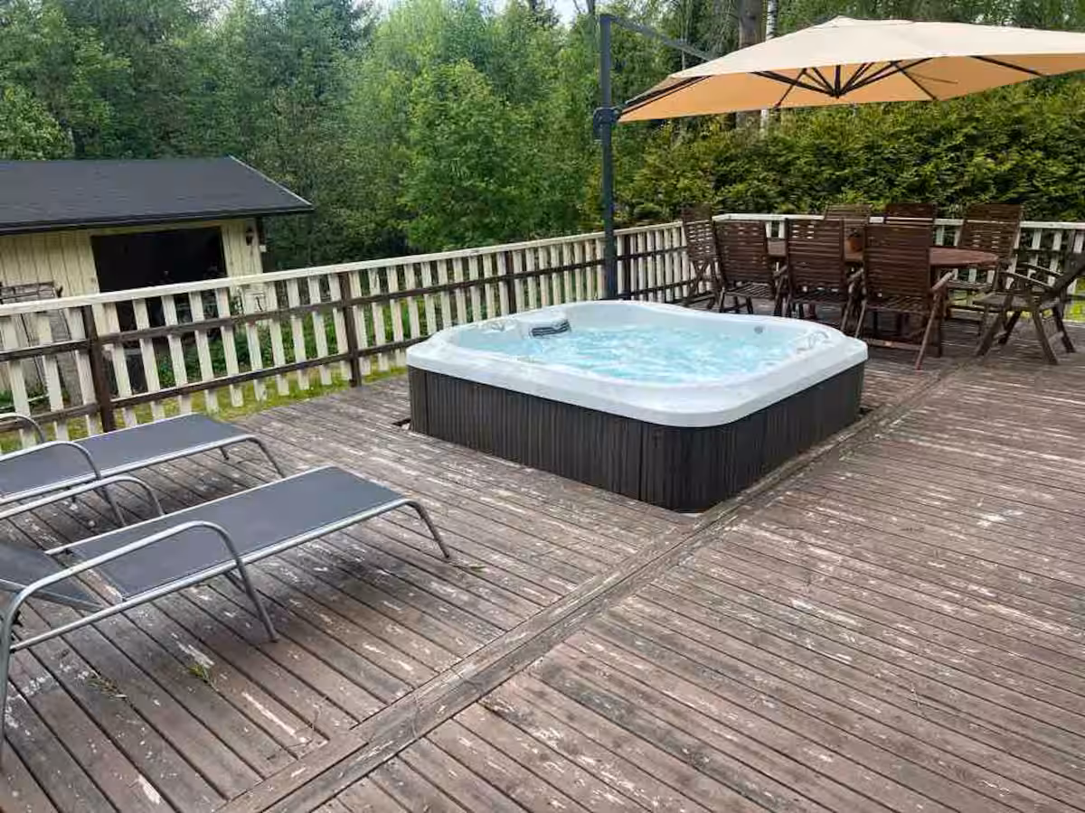 Viihtyisä mökki puusaunalla ja Jacuzzilla Mäntyharjulla