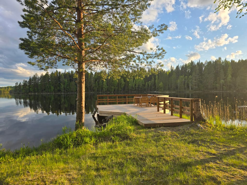 Hiskin Tupa järvenrantamökki